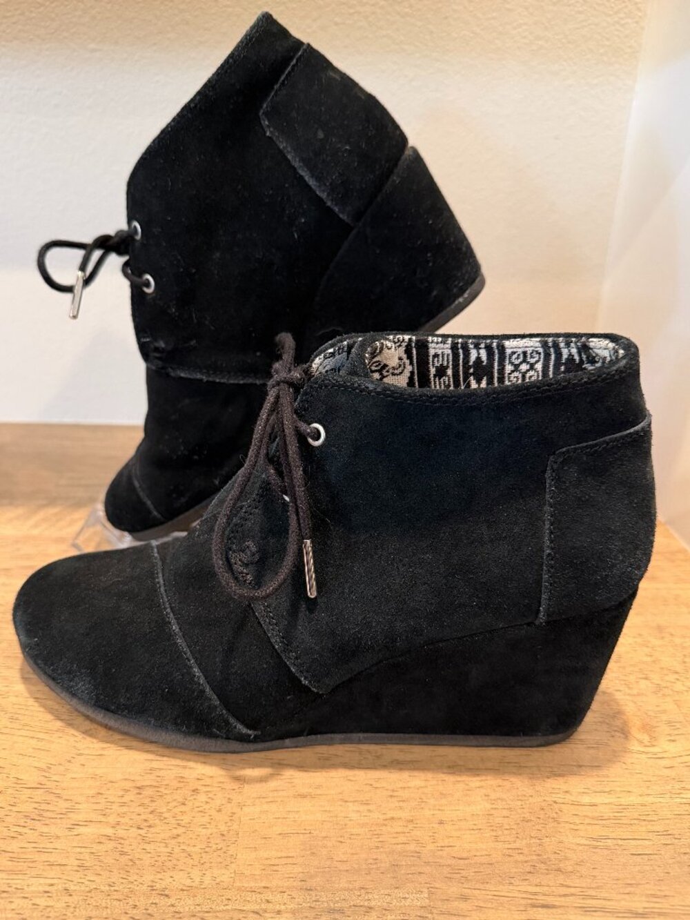 TOMS Black Suede Desert Wedge Booties Lace Up Size 9